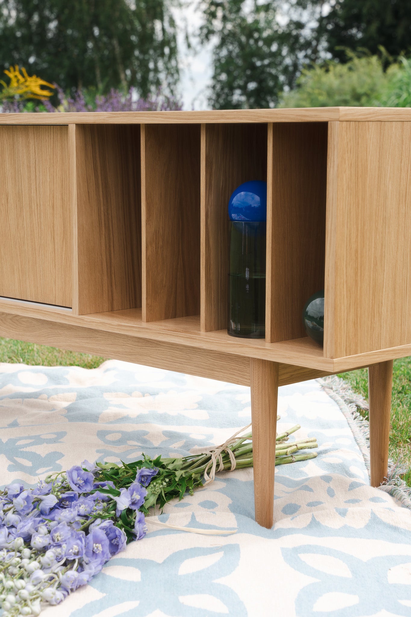 LOTV VINYL SLIDE TV Sideboard