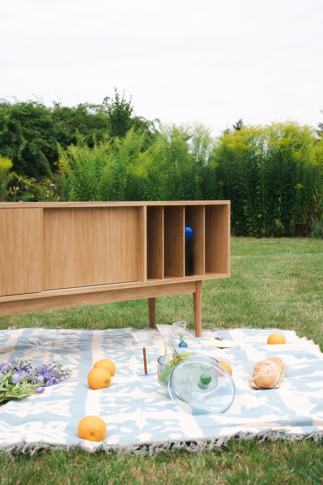 LOTV VINYL SLIDE TV Sideboard