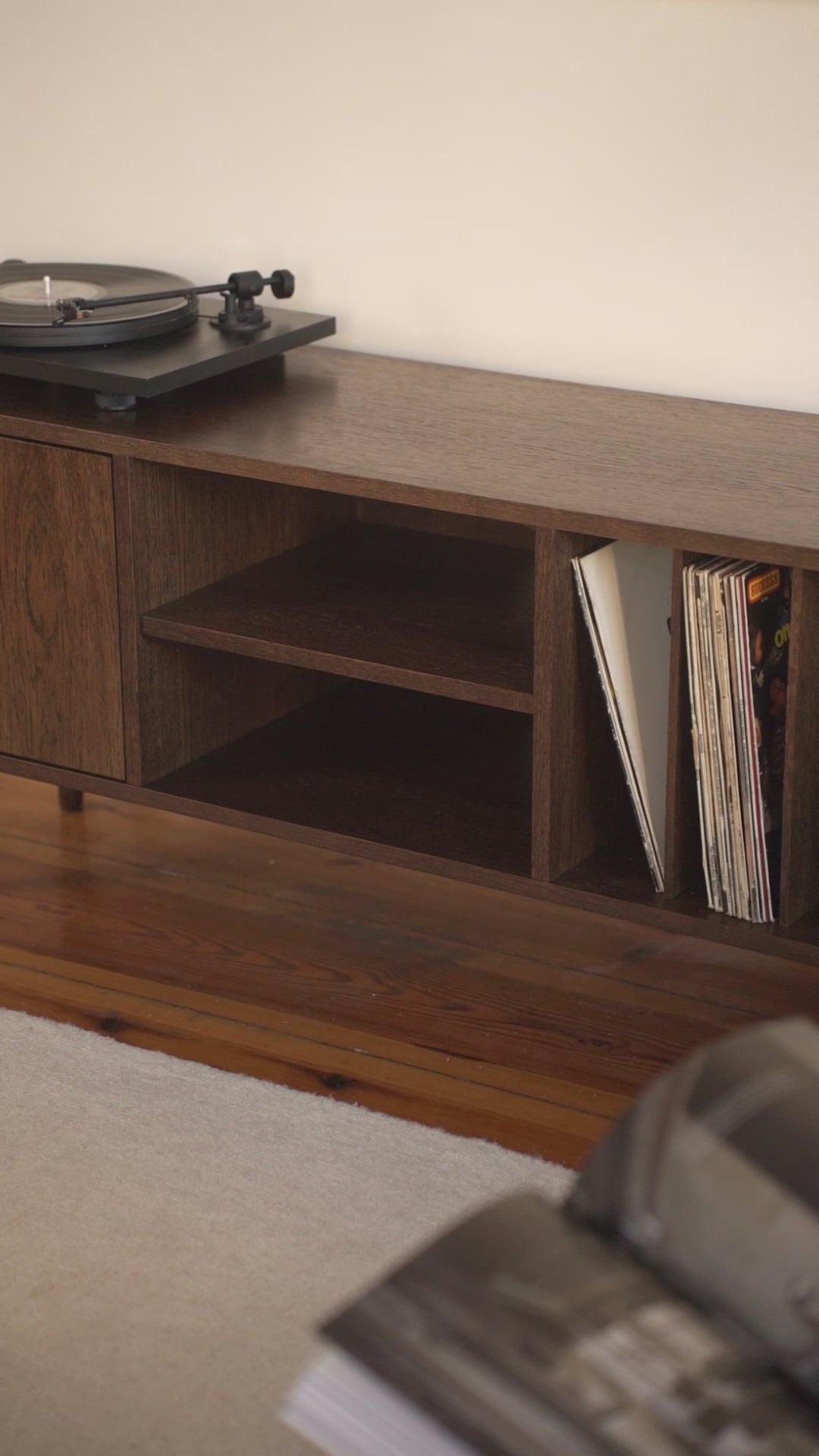 Charger la vidéo : Meuble TV LOTV VINYL